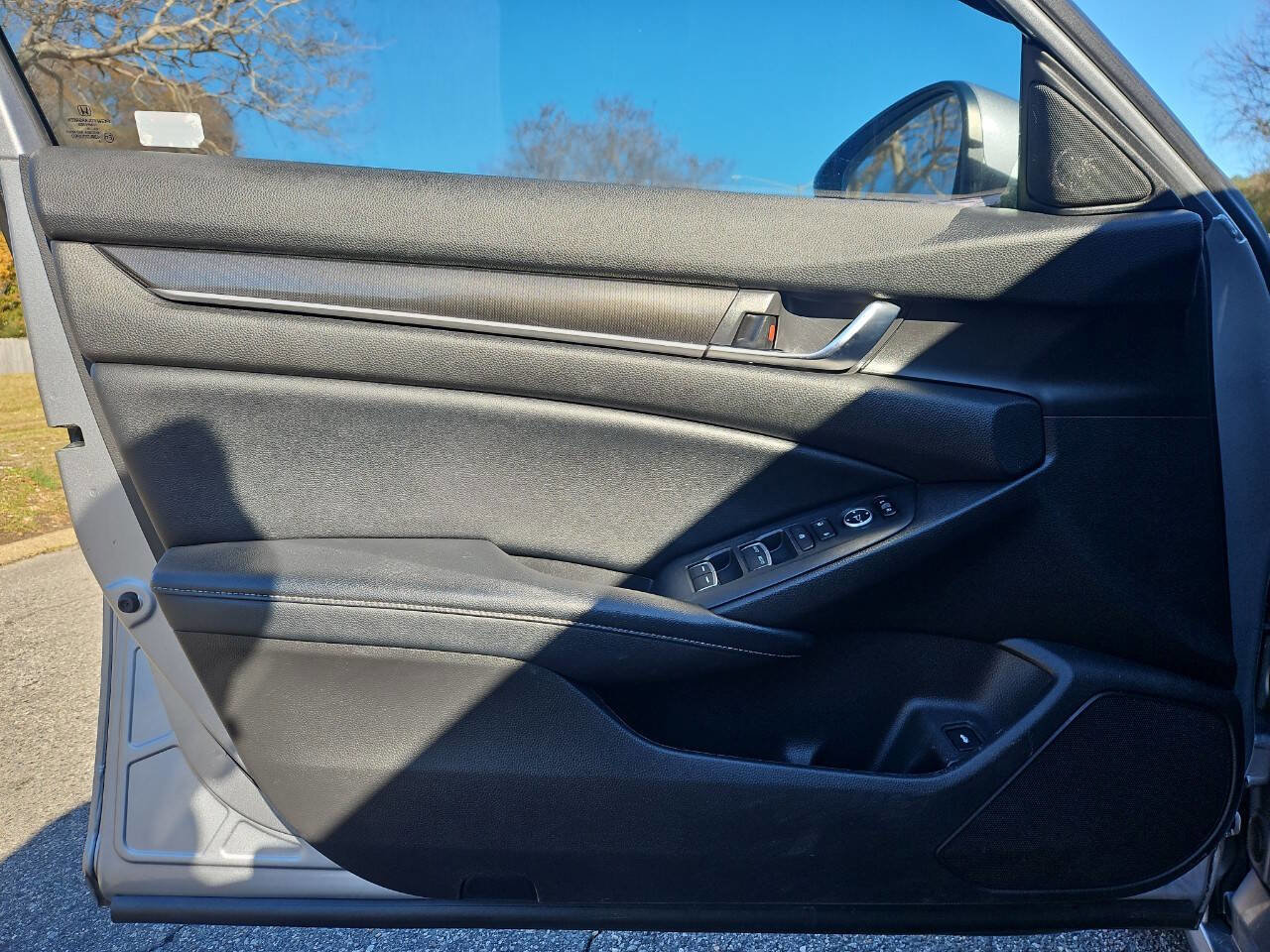 Used 2018 Honda Accord Sport image 12