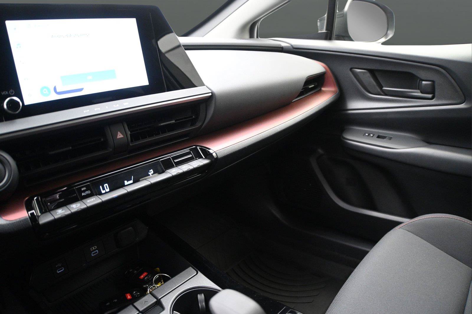 Used 2023 Toyota Prius Prime FWD image 4
