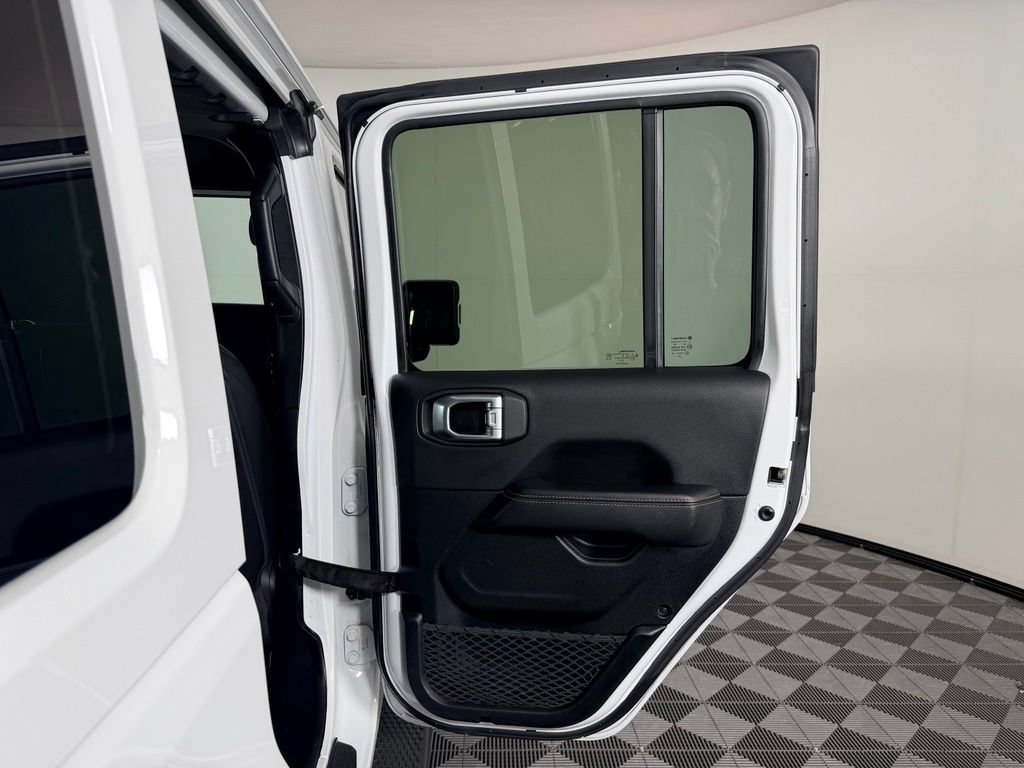 Used 2020 Jeep Wrangler Unlimited Sahara AWD/4WD image 32