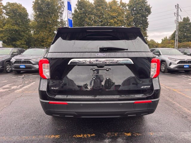Used 2023 Ford Explorer XLT AWD/4WD image 2