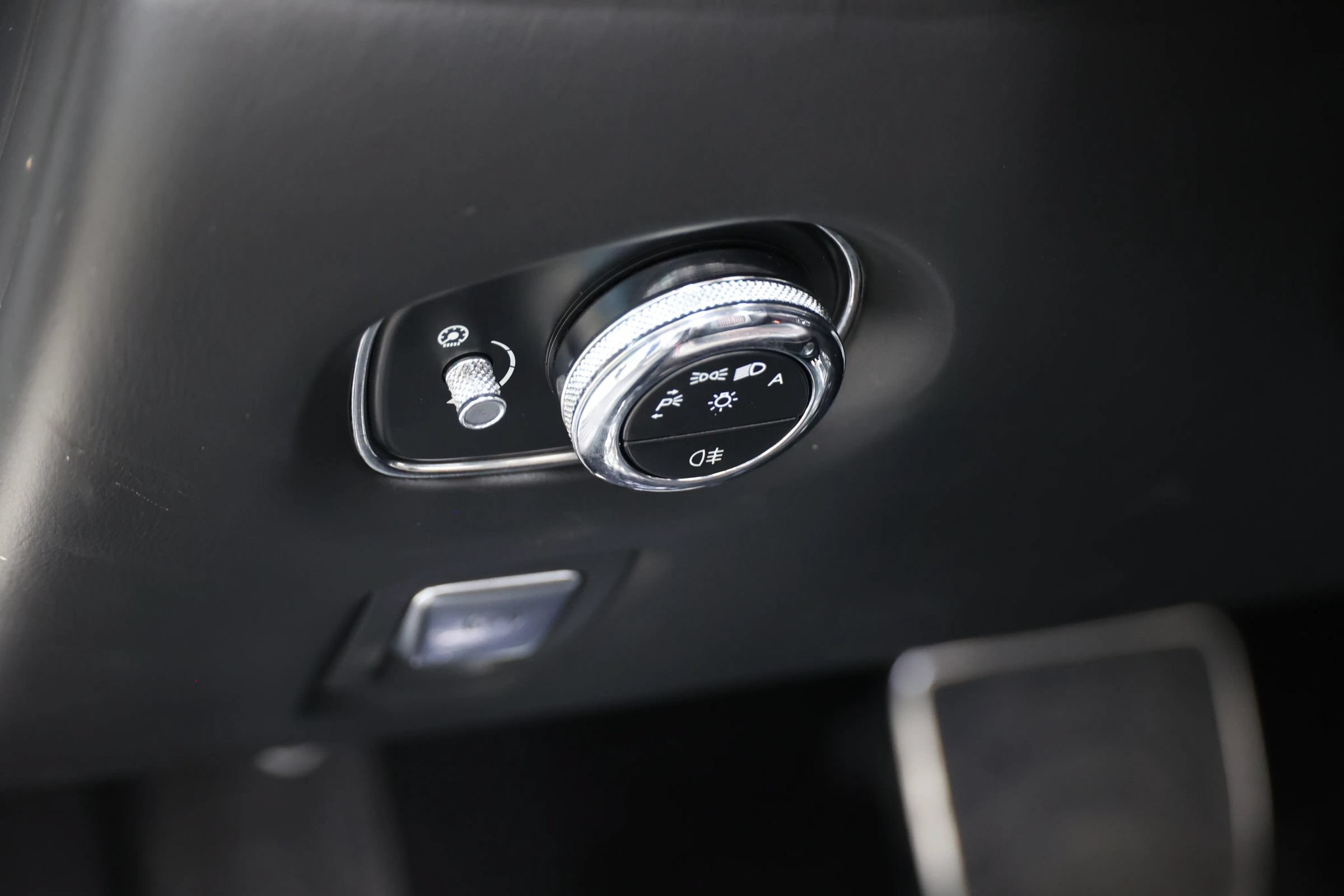 Used 2019 Aston Martin DB11 Volante RWD image 27