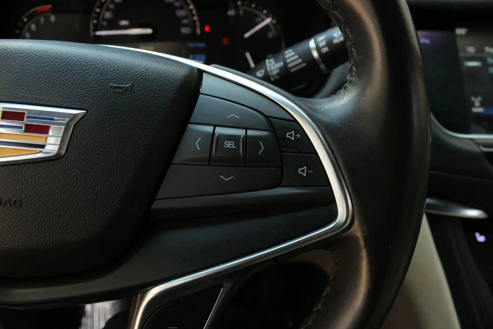 Used 2018 Cadillac XT5 AWD image 36