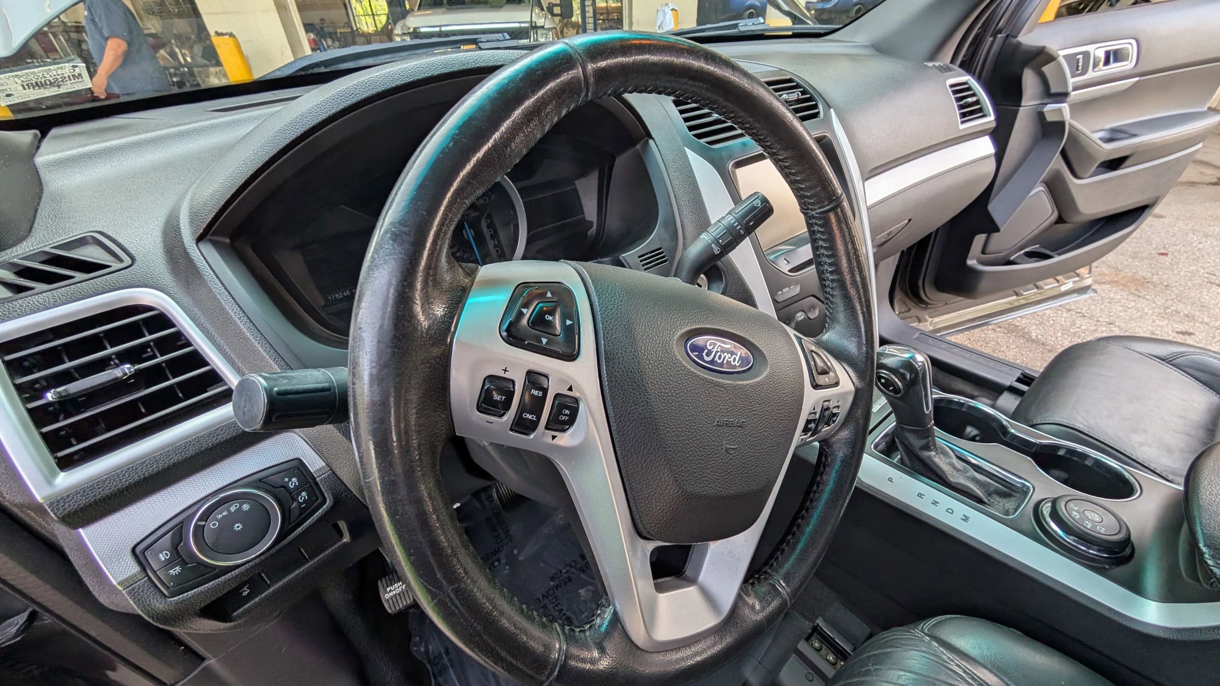 Used 2015 Ford Explorer XLT w/ Equipment Group 202A image 9