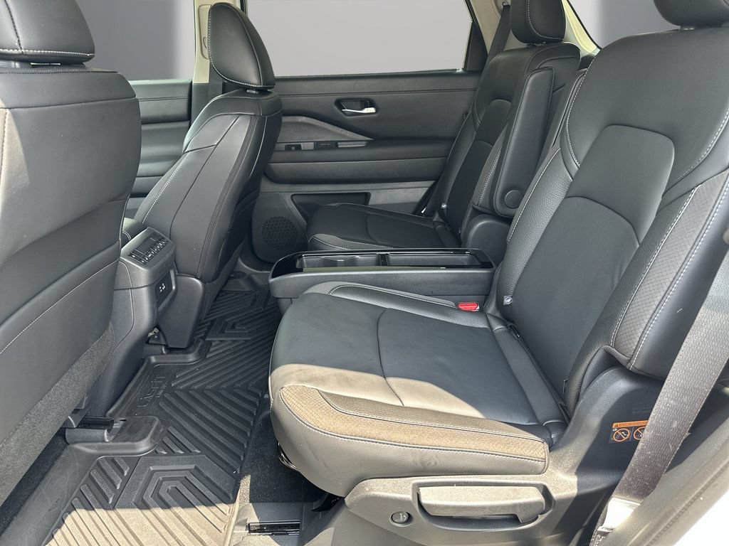 Used 2025 Nissan Pathfinder SL w/ SL Premium Package FWD image 19