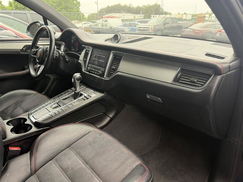 Used 2018 Porsche Macan GTS AWD/4WD image 34