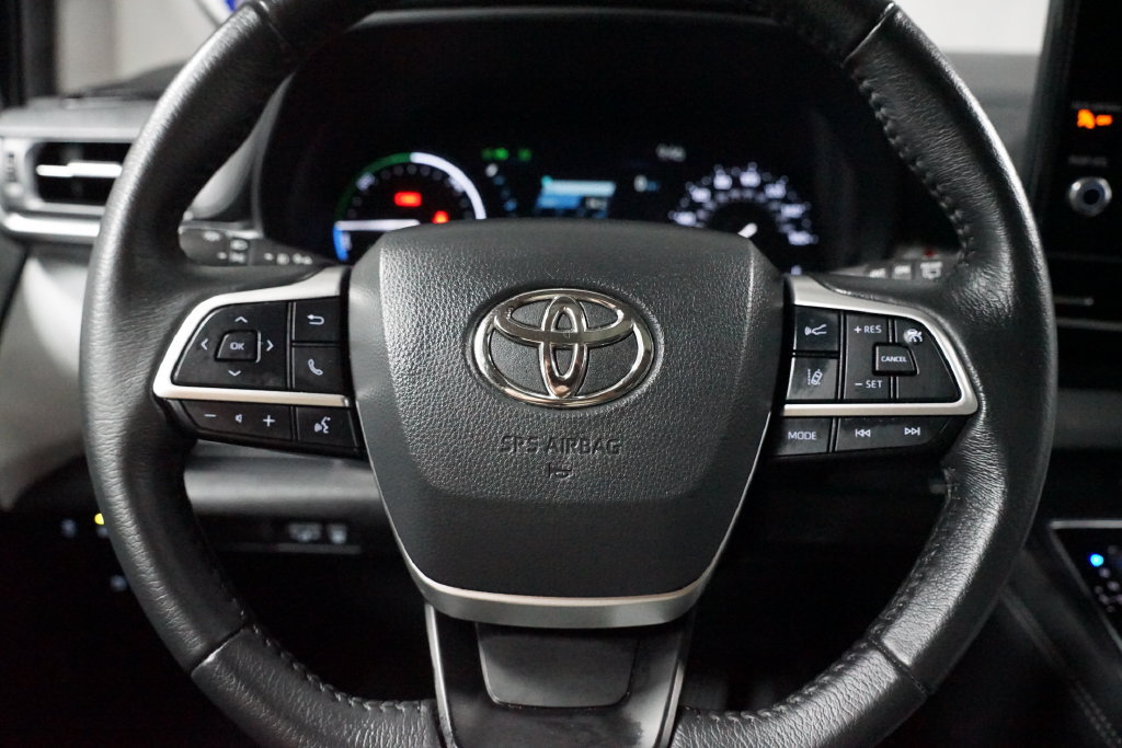 Certified 2025 Toyota Sienna XLE FWD image 12