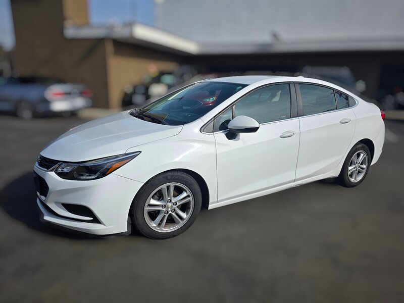 Used 2017 Chevrolet Cruze LT w/ Convenience Package FWD image 2