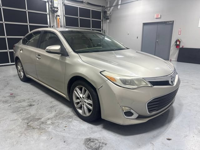 Used 2015 Toyota Avalon XLE FWD image 3