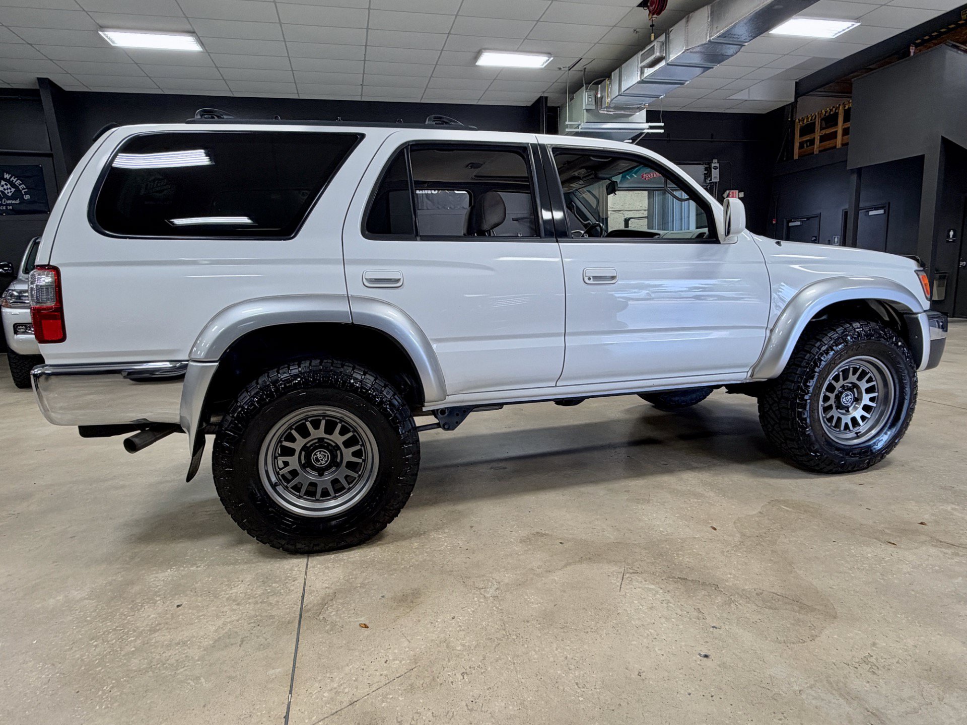 Used 2002 Toyota 4Runner SR5 w/ Upgrade Value Pkg 2 AWD/4WD image 6