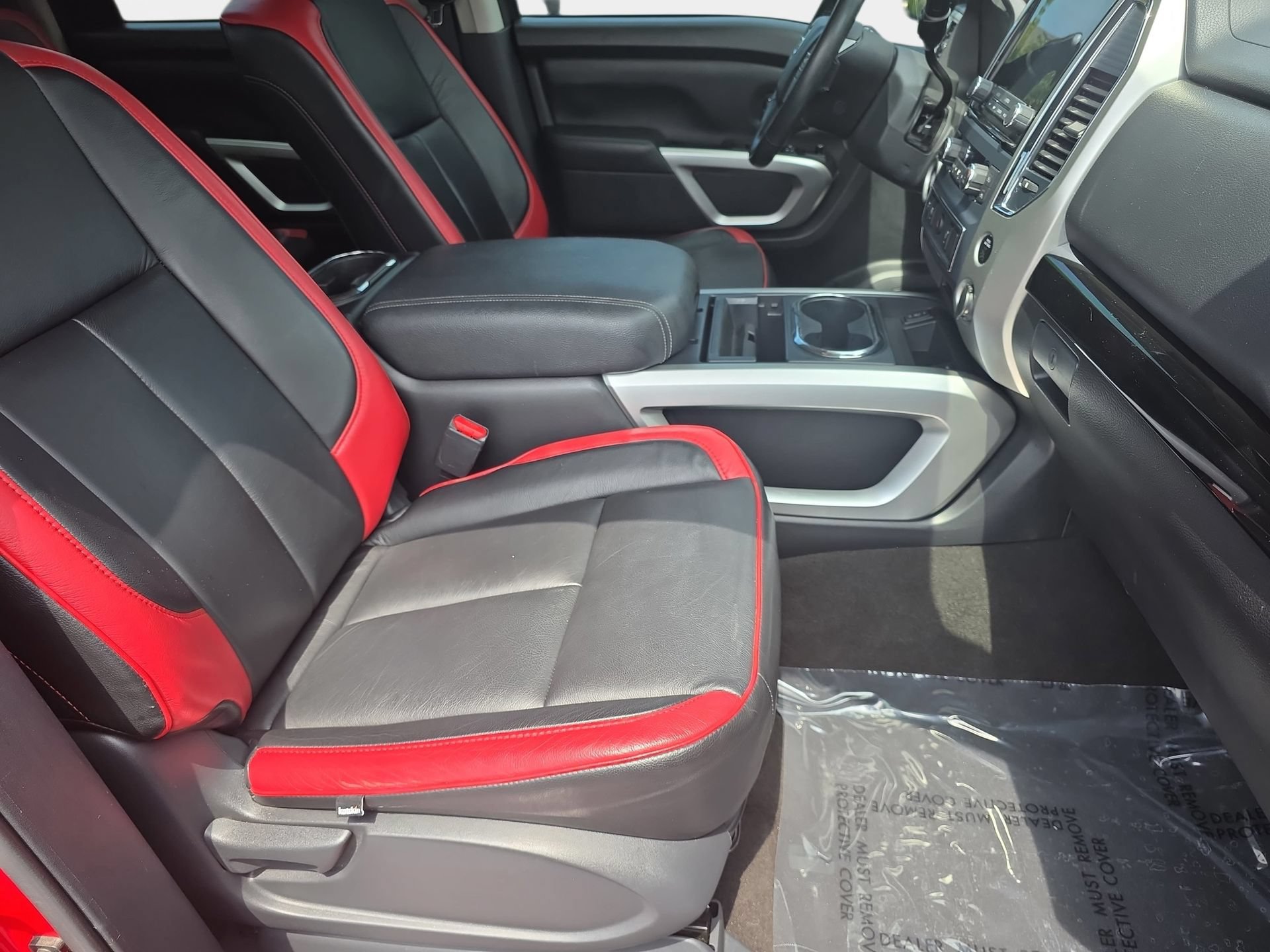 Used 2020 Nissan Titan SV w/ SV Convenience Package RWD image 10