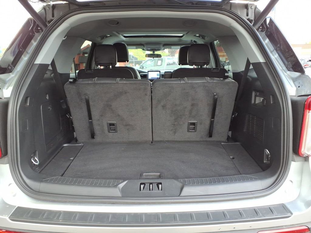 Certified 2024 Ford Explorer XLT w/ Equipment Group 202A AWD/4WD image 9