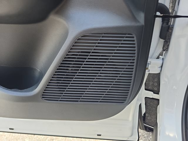 Used 2025 Nissan Kicks SR FWD image 17