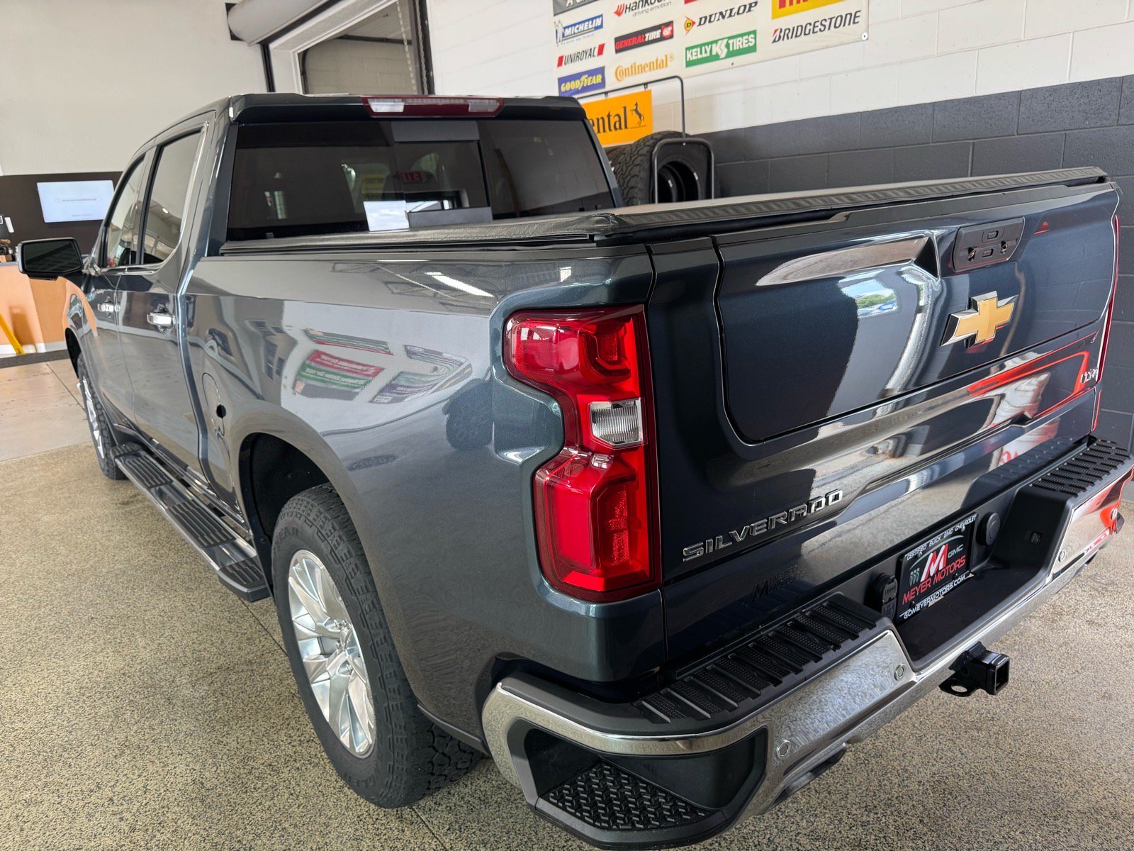 Used 2022 Chevrolet Silverado 1500 LTZ w/ LTZ Premium Package AWD/4WD image 7