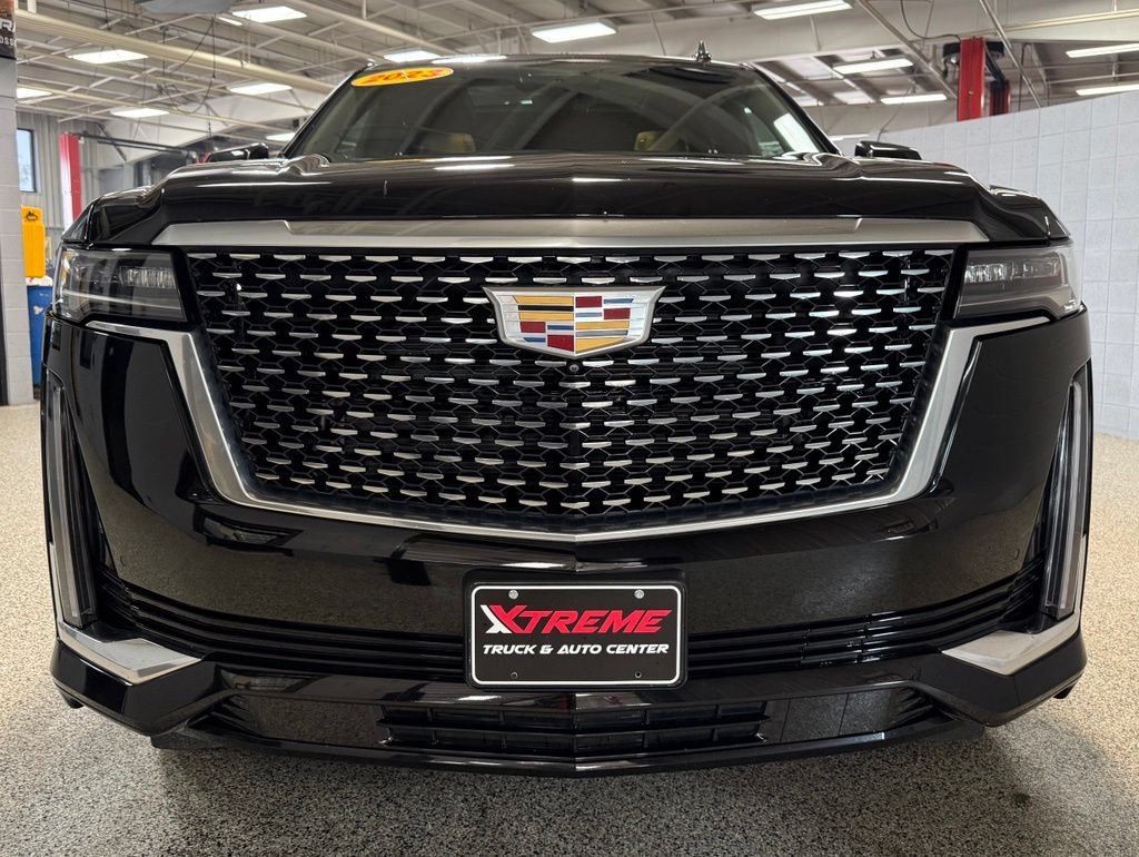Used 2023 Cadillac Escalade Premium Luxury AWD/4WD image 2