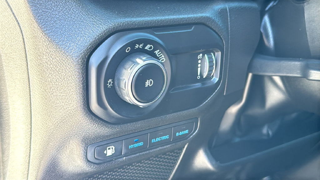 Used 2023 Jeep Wrangler Unlimited Sahara AWD/4WD image 24