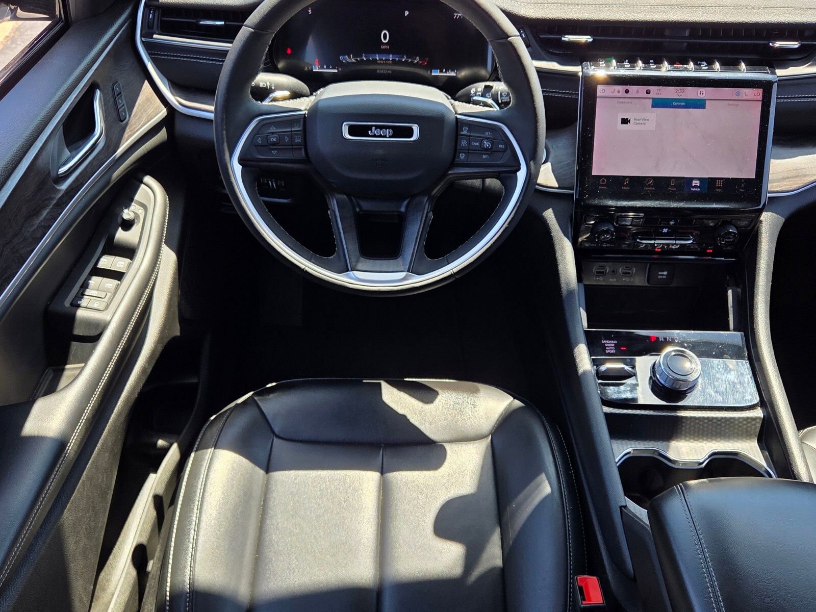 Used 2024 Jeep Grand Cherokee Limited image 7