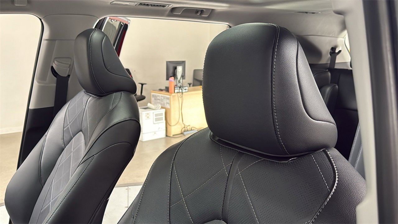 Certified 2025 Toyota Highlander Platinum image 13