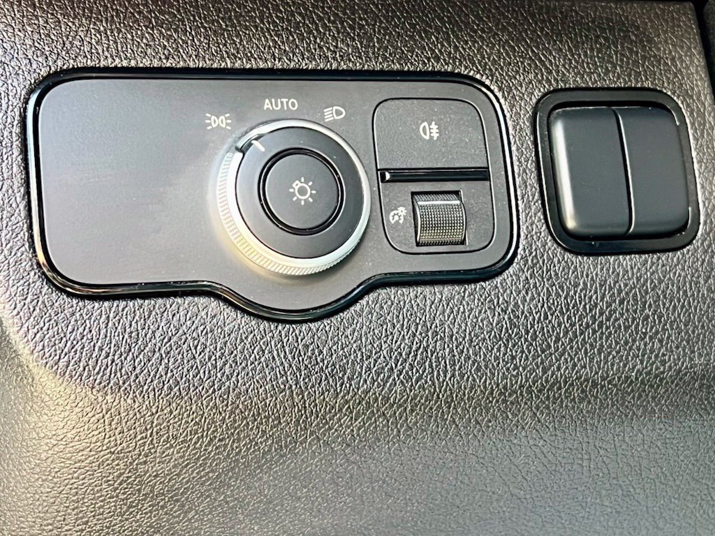 Used 2025 Mercedes-Benz Sprinter 2500 image 32