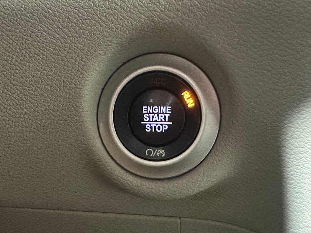 Used 2018 Chrysler Pacifica Touring-L FWD image 20