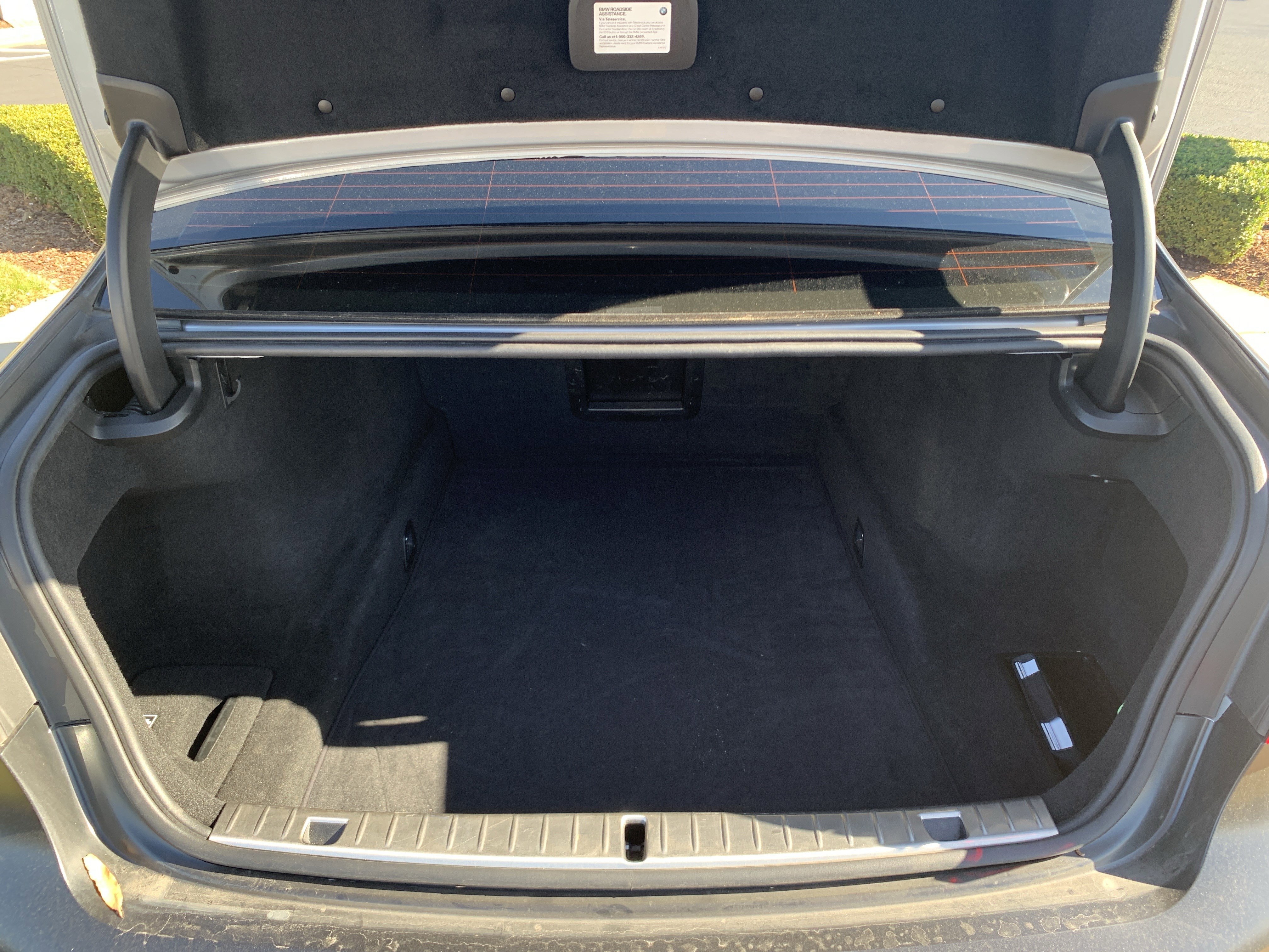 Used 2020 BMW 740i w/ Premium Package image 34