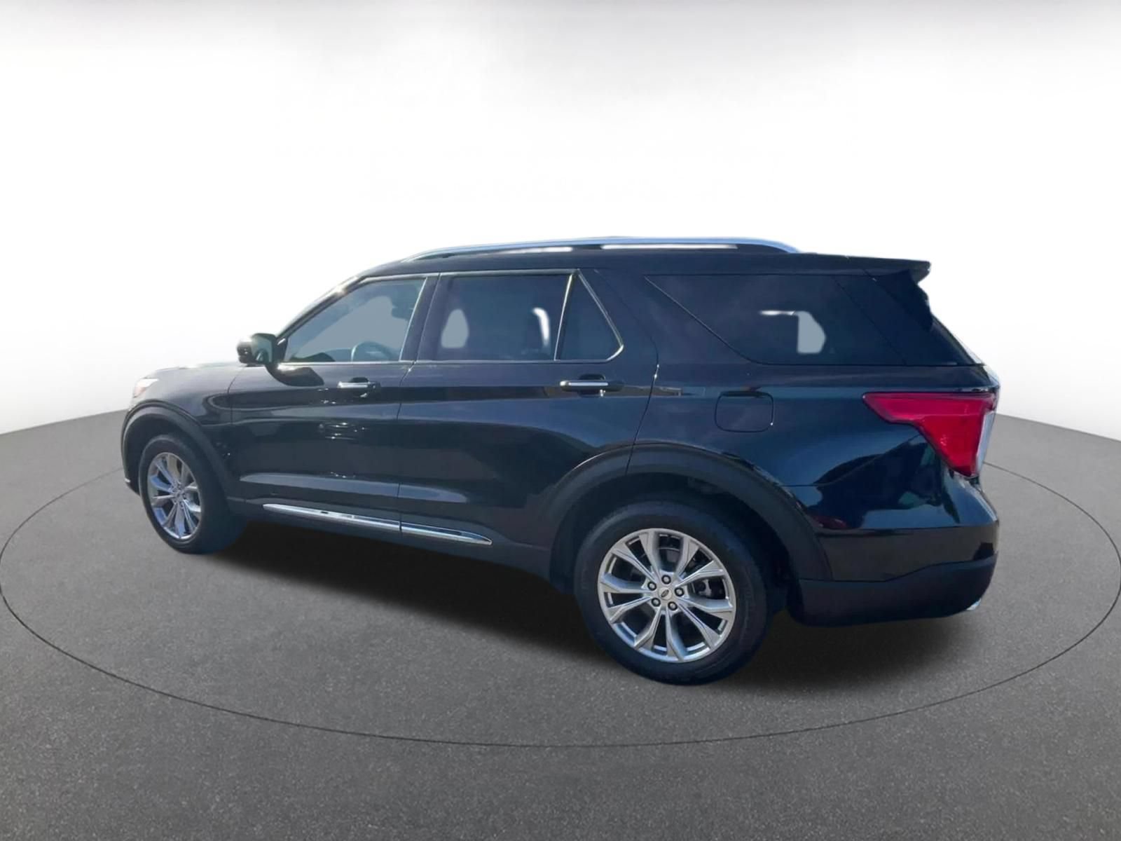 Used 2024 Ford Explorer Limited AWD/4WD image 9