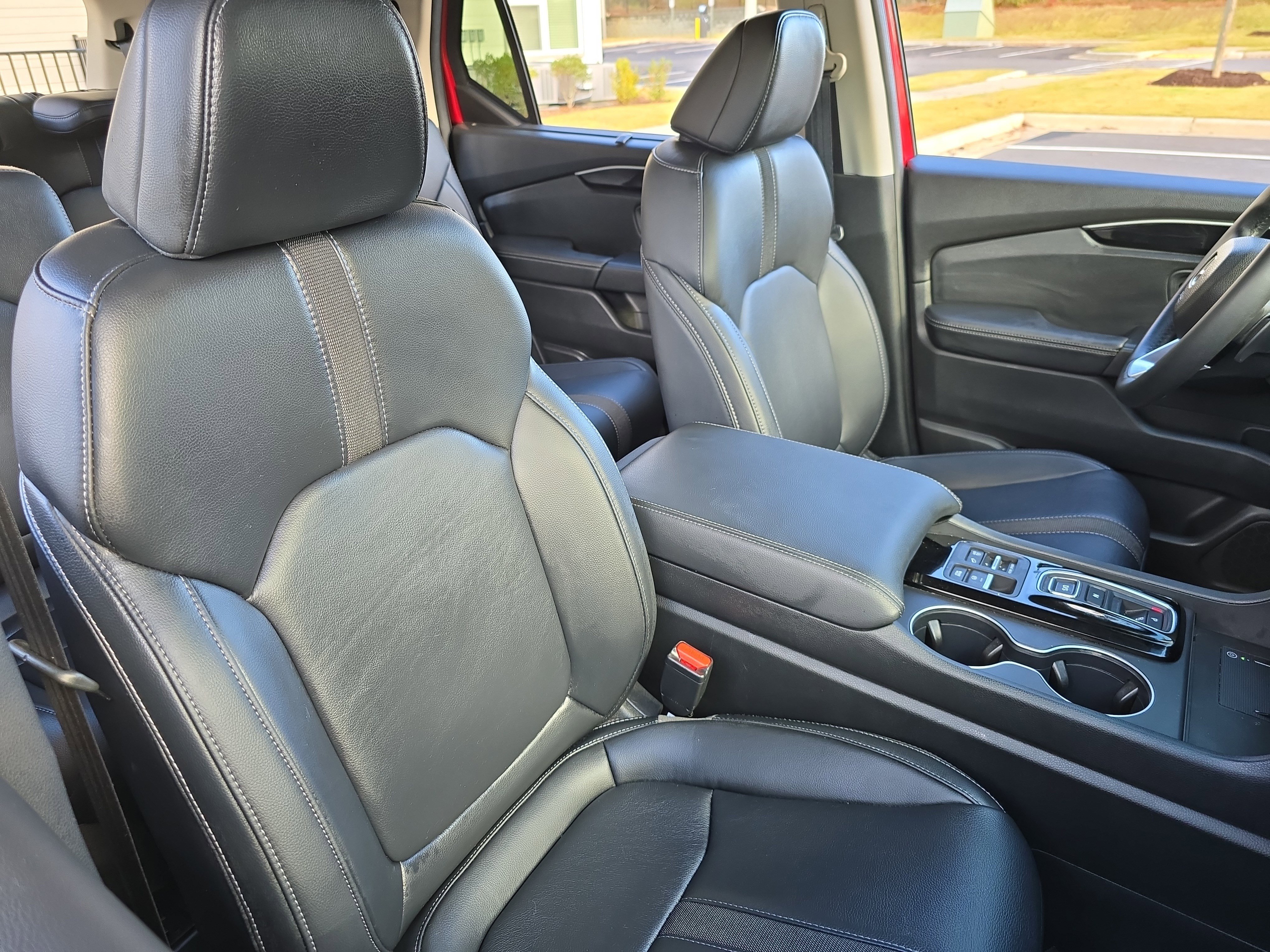 Used 2025 Honda Pilot EX-L image 10