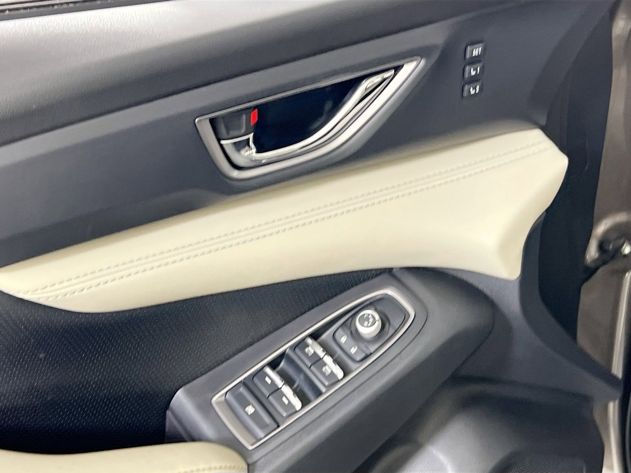 Used 2021 Subaru Ascent Limited w/ Technology Package image 18