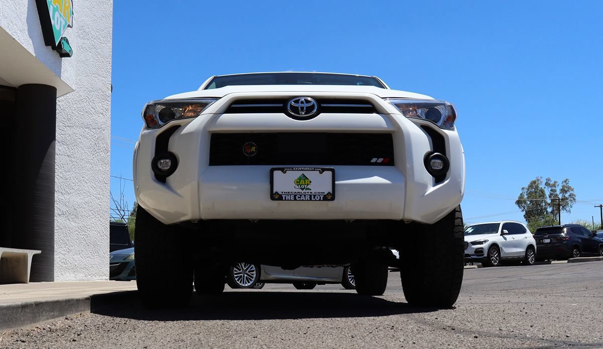 Used 2022 Toyota 4Runner SR5 AWD/4WD image 17