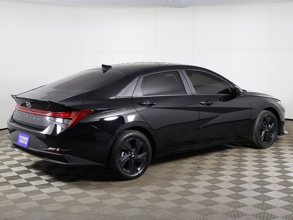 Used 2023 Hyundai Elantra Blue image 9