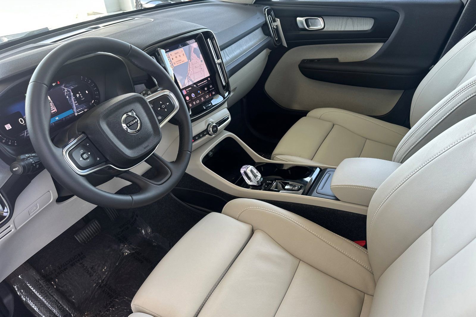 New 2026 Volvo XC40 B5 Plus w/ Protection Package Premier AWD/4WD image 10
