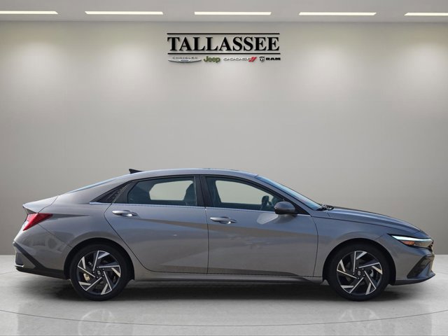 Used 2025 Hyundai Elantra Limited FWD image 6