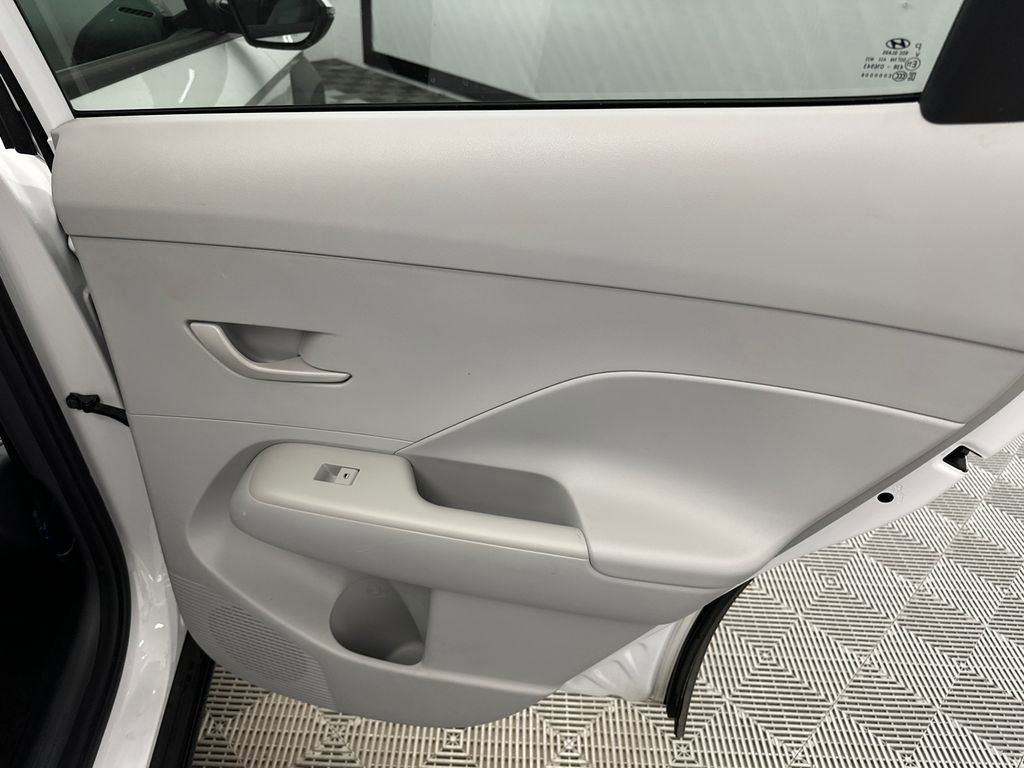 Used 2024 Hyundai Kona SEL w/ Convenience Package image 17