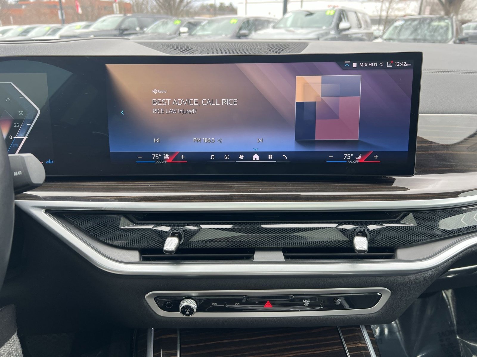 Used 2024 BMW X7 xDrive40i w/ Premium Package image 18