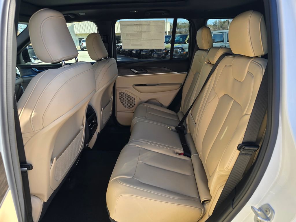 New 2025 Jeep Grand Cherokee Limited image 13