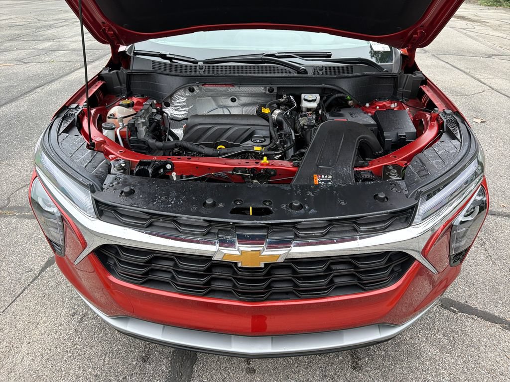 Used 2024 Chevrolet Trax LT w/ Driver Confidence Package FWD image 33