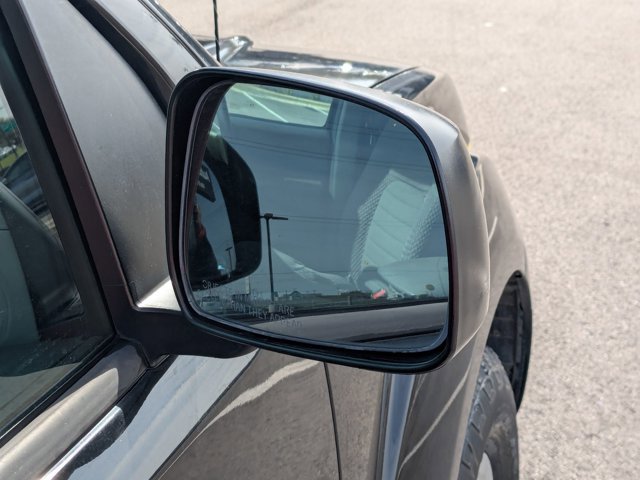 Used 2012 Nissan Frontier SV image 11