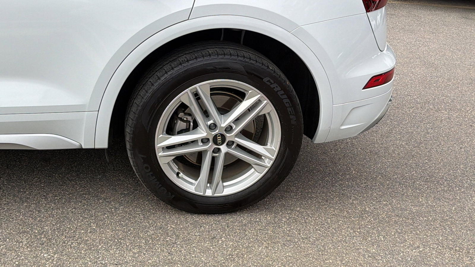 Used 2024 Audi Q5 e Premium Plus w/ Premium Plus Package image 12