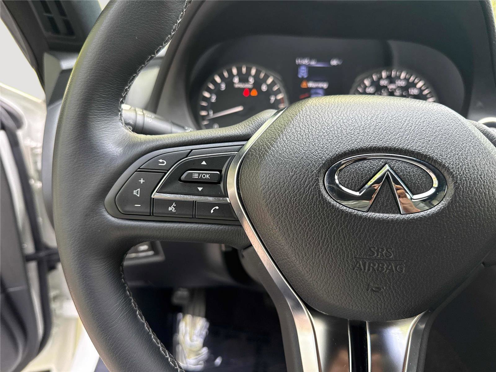 Used 2022 INFINITI Q60 3.0t Luxe w/ Essential Package image 16