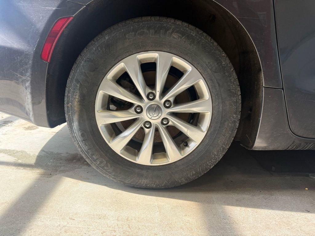 Used 2018 Chrysler Pacifica Touring Plus image 54