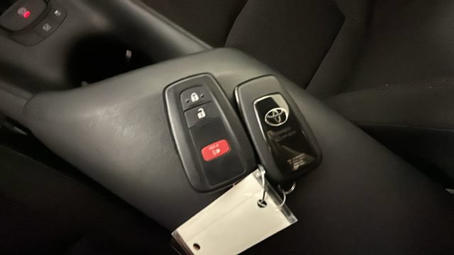 Used 2018 Toyota C-HR XLE FWD image 20