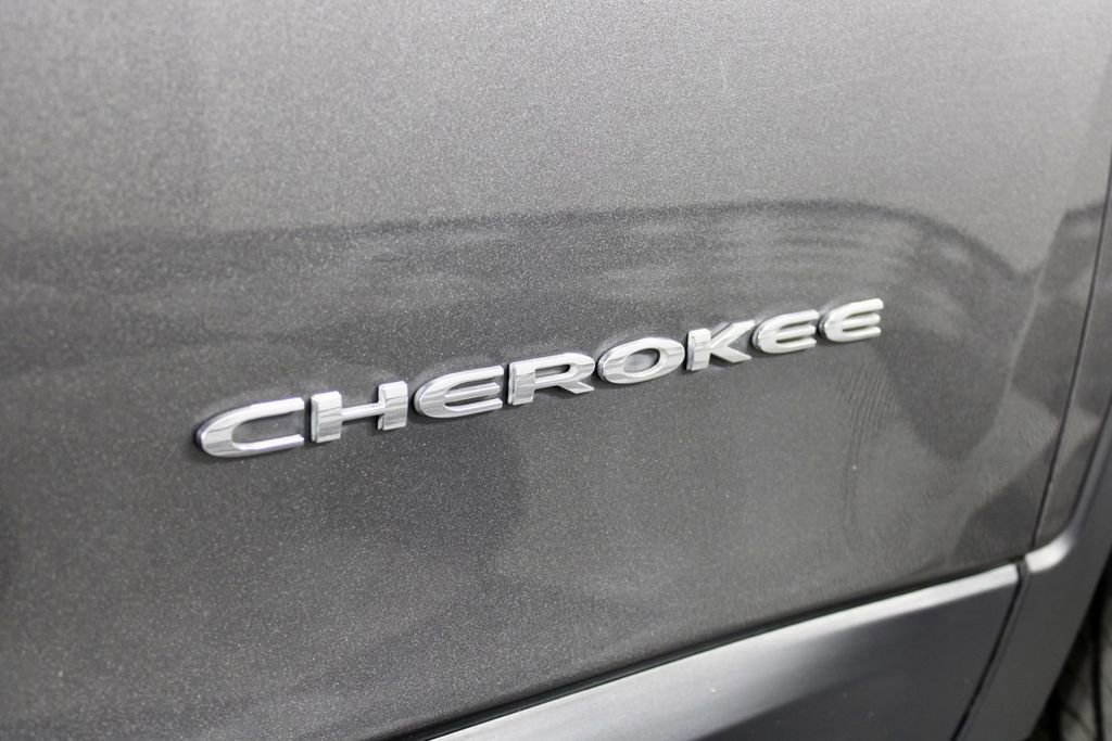 Used 2019 Jeep Cherokee Limited AWD/4WD image 10