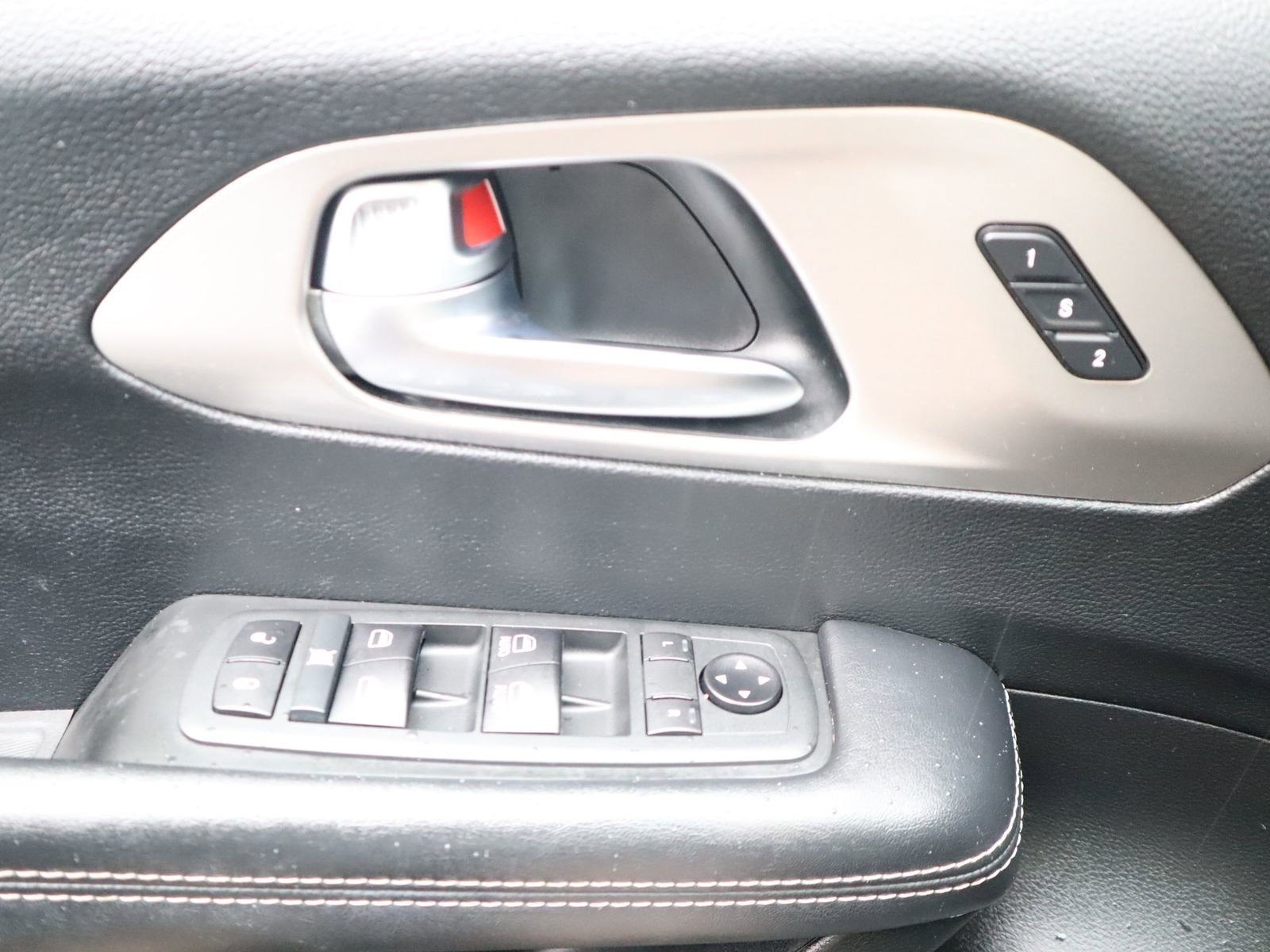 Used 2020 Chrysler Pacifica Touring-L AWD/4WD image 26