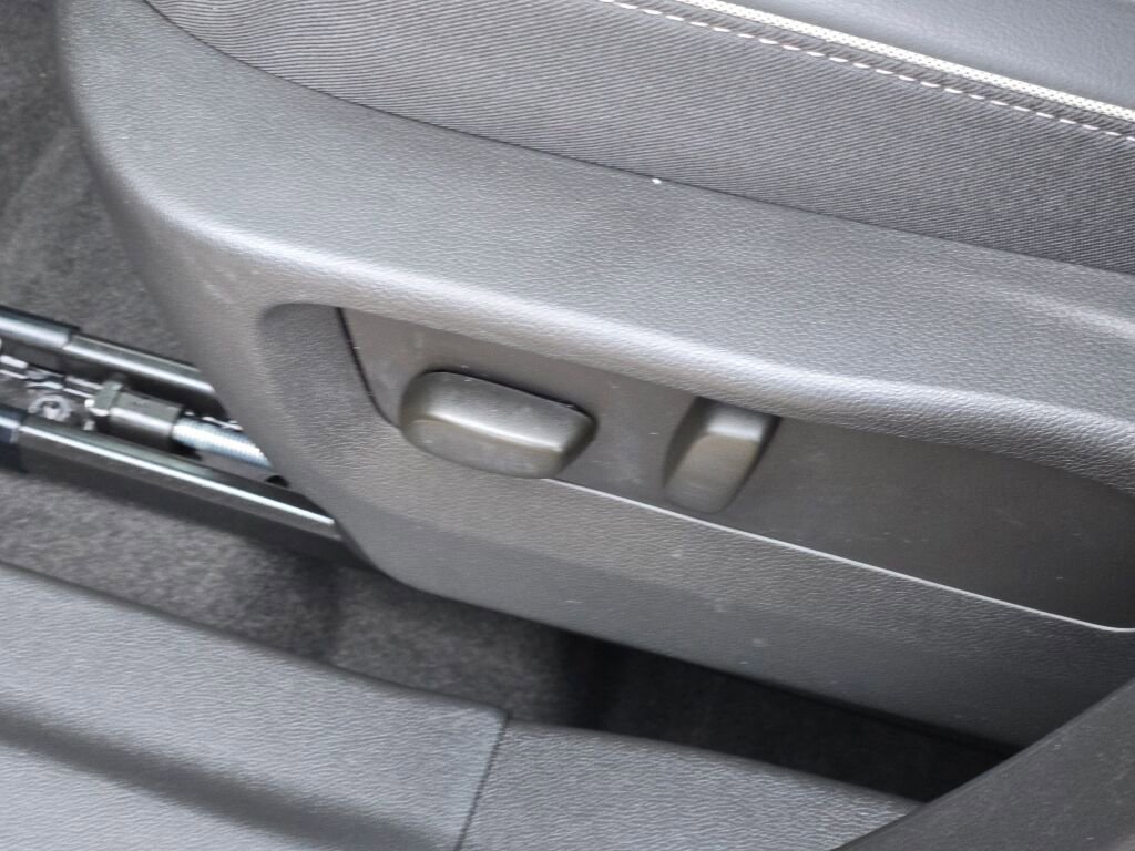 Used 2023 Buick Envision Essence image 23