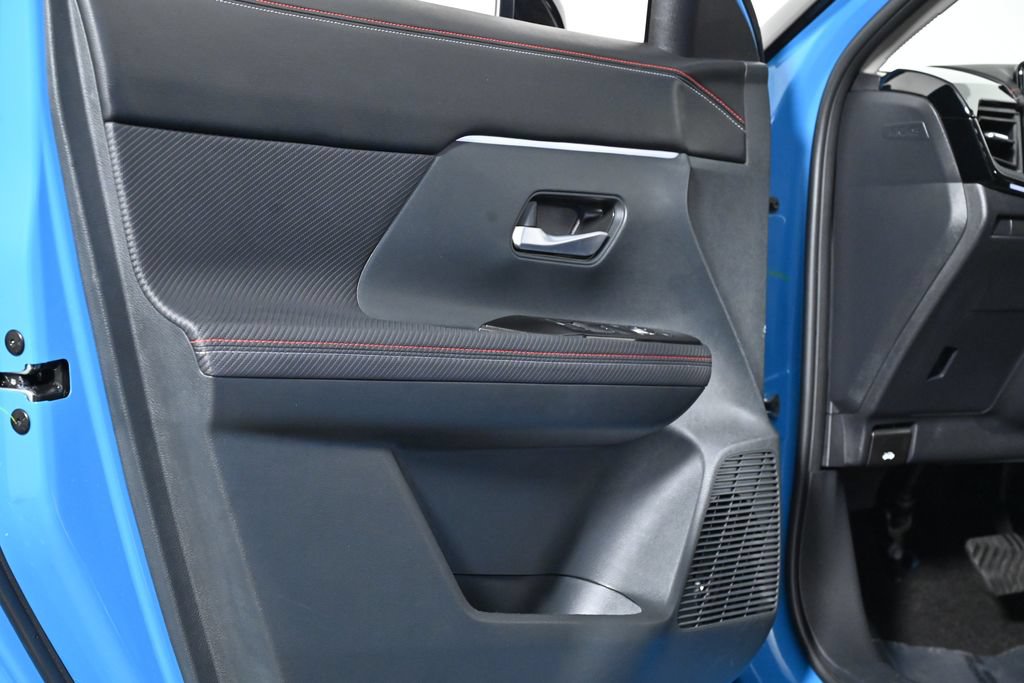 Certified 2025 Nissan Kicks SR AWD/4WD image 34