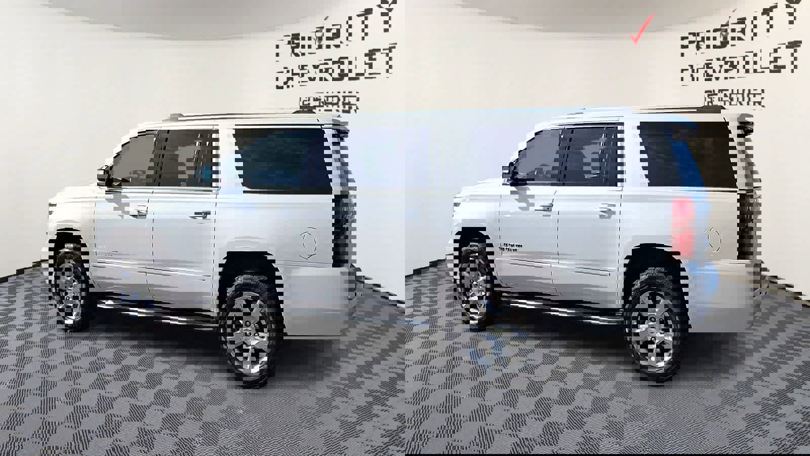 Used 2018 Chevrolet Suburban Premier image 6