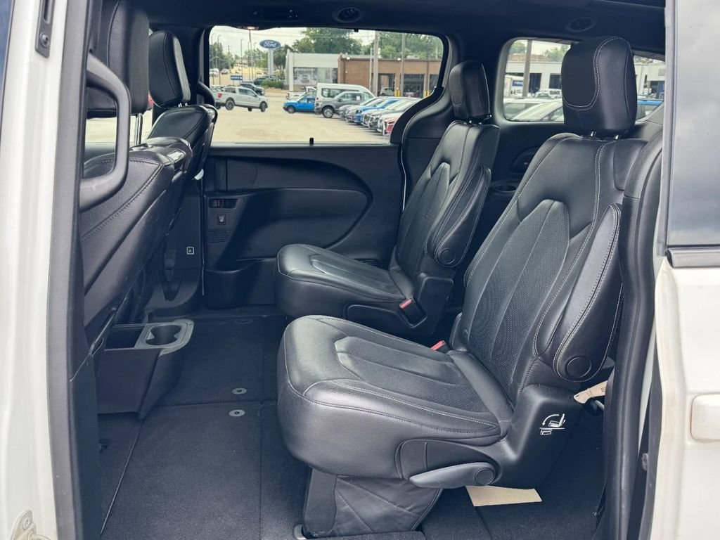 Used 2018 Chrysler Pacifica Touring-L Plus FWD image 10