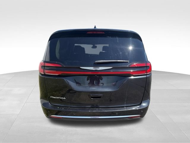 Used 2022 Chrysler Pacifica Touring-L FWD image 14
