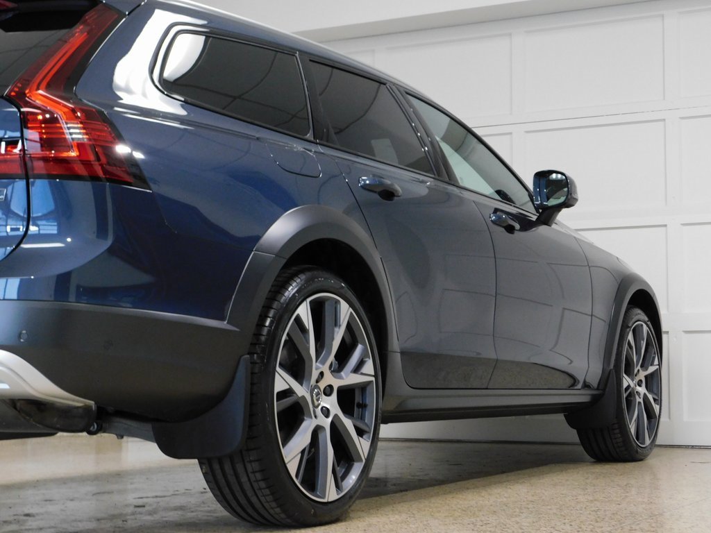 Used 2026 Volvo V90 B6 Cross Country Ultra image 86