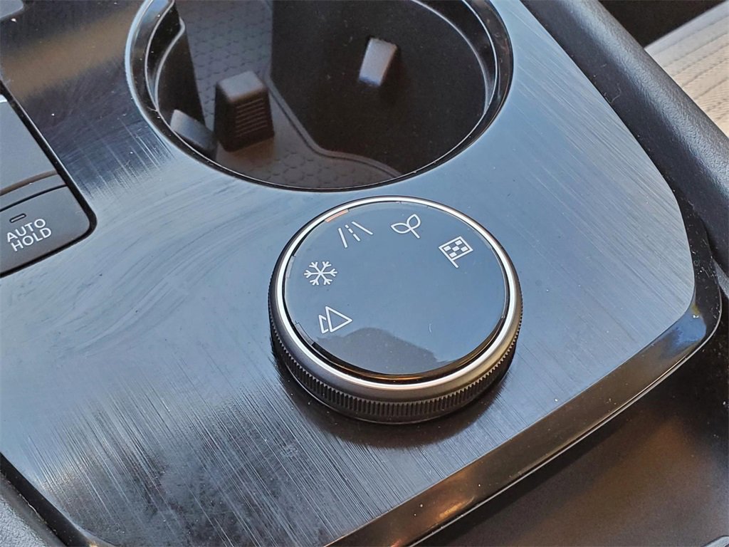 Certified 2023 Nissan Rogue SV image 27