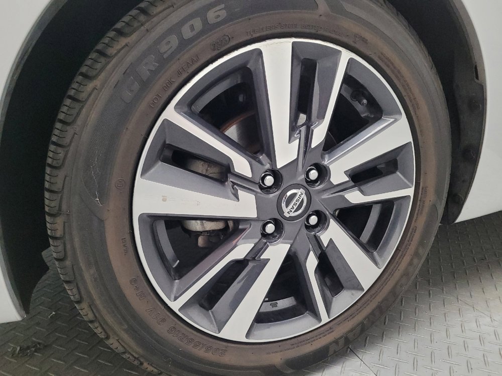 Used 2021 Nissan Versa SV image 31